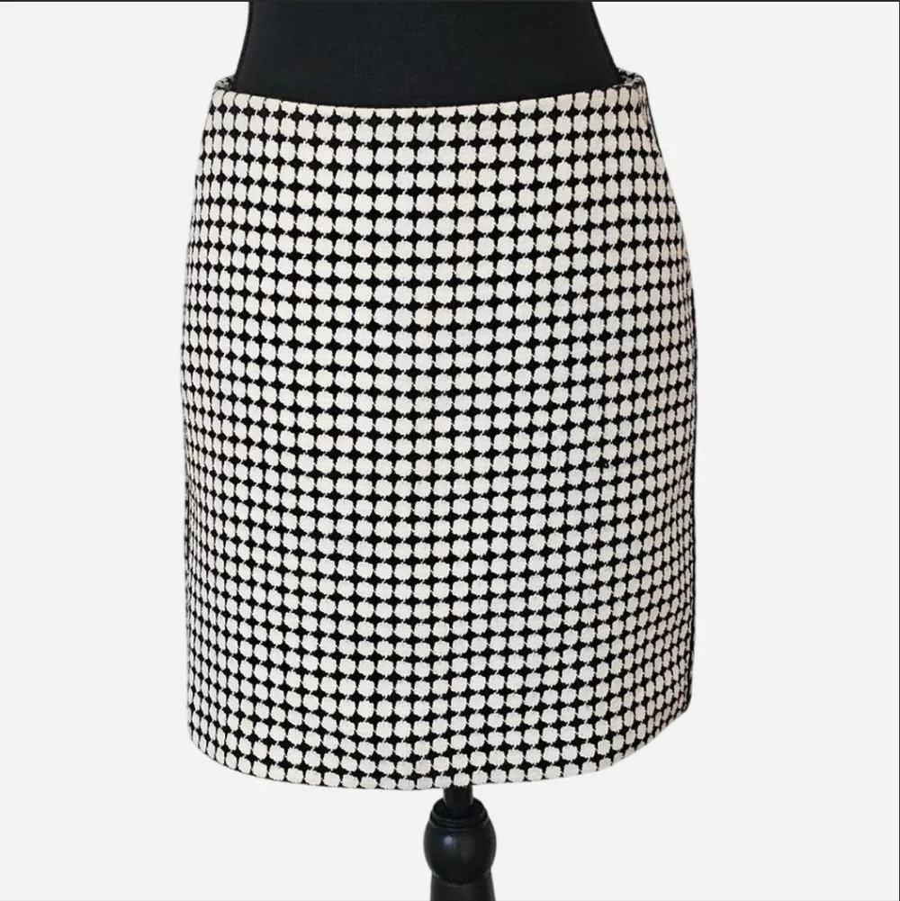 BANANA REPUBLIC Women's Black and White Patterned Tweed‎ Mini Skirt. Sz 4
